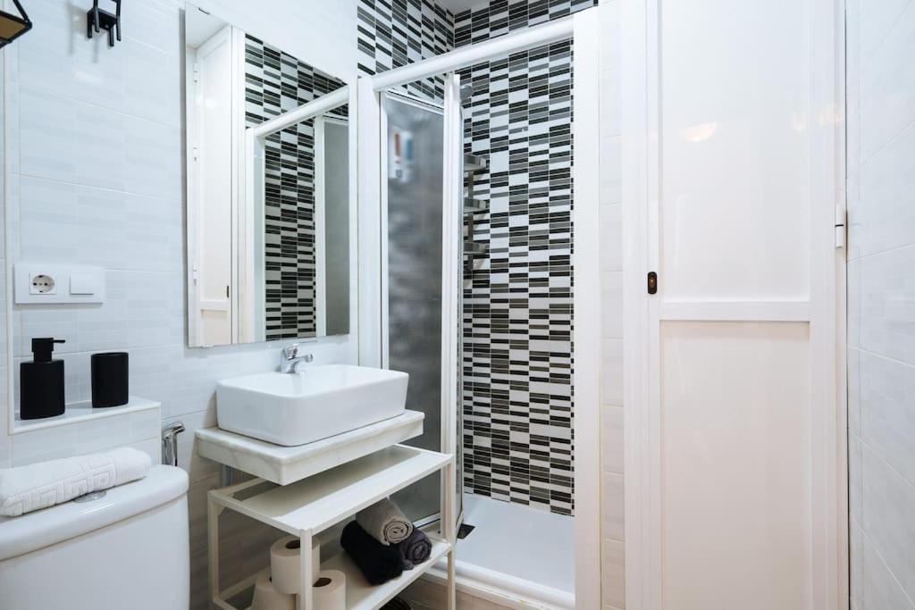 Andalusian Flavour In Heart Of * 4'giralda Appartement *